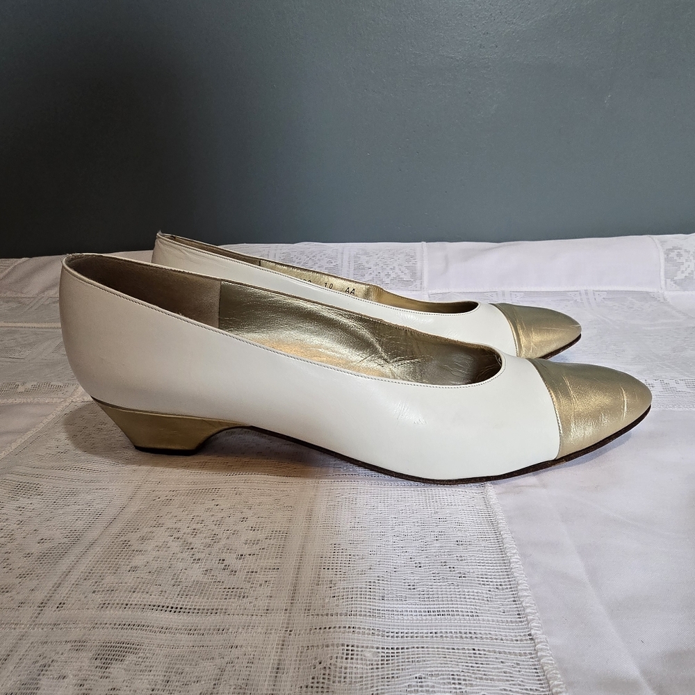 BRUNO MAGLI VINTAGE Elegant White and Gold Leather Women's Shoes Size 10